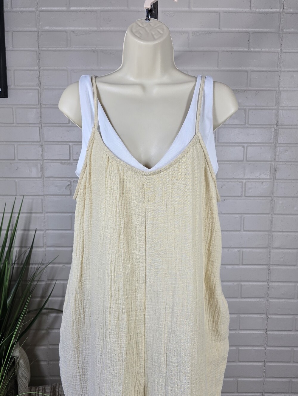 Hunter and Brown Cream Gauze Wide Leg Jumpsuit Size Large - Picture 4 of 12